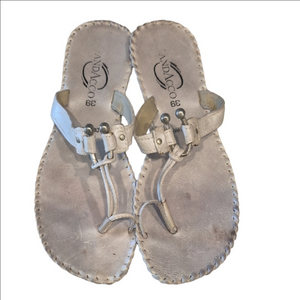 AndAcco Women's Silver Thong Style Leather Sandals EU size 39
